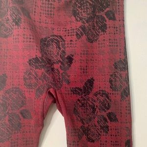 NWOT Lane Bryant leggings size A/B red black rose